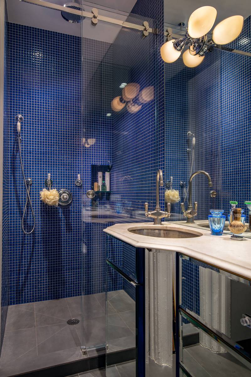Pay attention to the use of decorative elements in the interior design of this bathroom. We could divide all these decorative elements into two groups. The first group consists of blue decorative elements and blends perfectly with the blue walls. The other group consists of yellow decorative elements, matches the yellow pendant lights and at the same time contrasts beautifully with the blue walls in the bathroom. Change radically your bathroom interior design along with our outstanding interior designers!