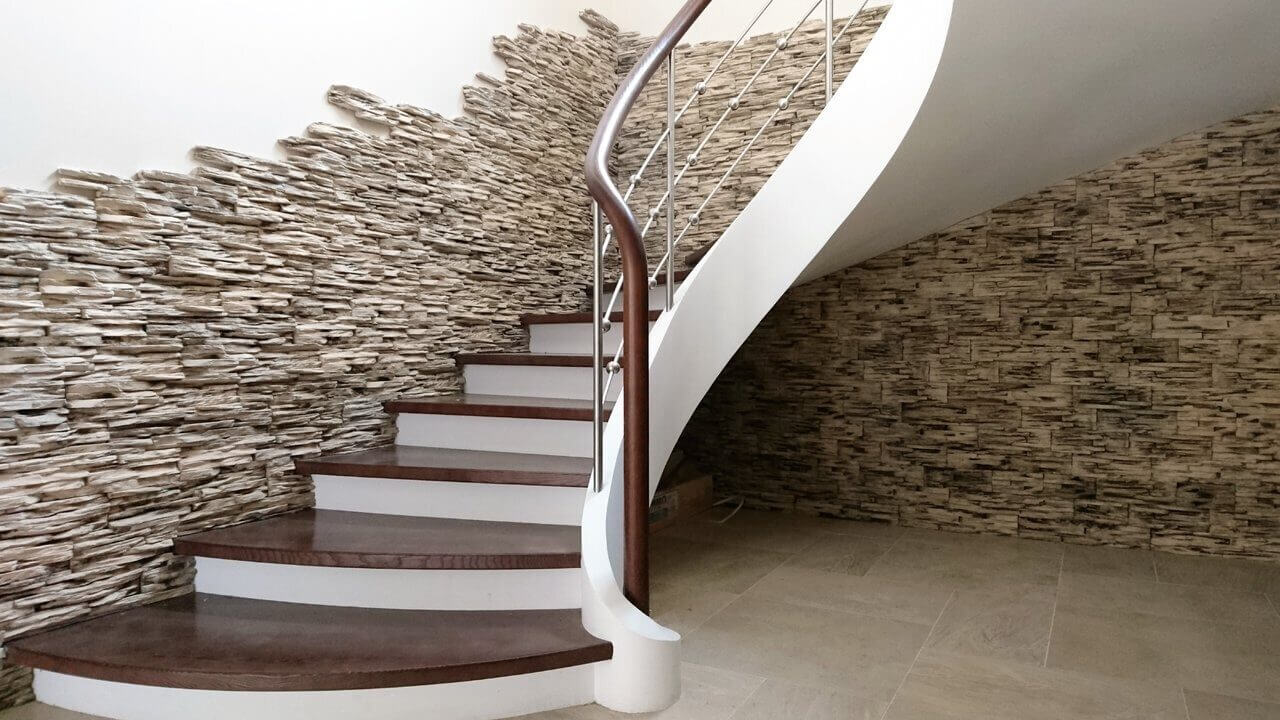 Monolithic concrete stairs are usually created in houses made of bricks and other similar materials. Concrete allows you to make a structure of any size and configuration. It is not afraid of humidity and sudden changes in temperature. Therefore, it is built inside and outside the building, in rooms with and without heating.